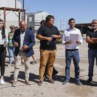 Continúan las obras de electrificación que abastecerán 100 viviendas en las 127 hectáreas