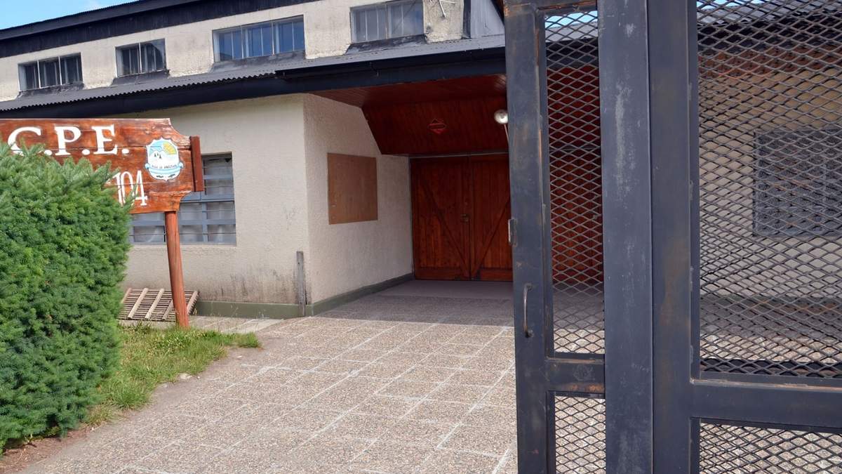 La Escuela 104 de Villa La Angostura, una de las instituciones afectadas. Fuente: (Twitter)