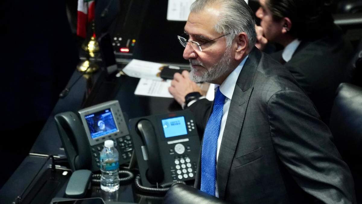 Adán Augusto López en la sesión del Senado
