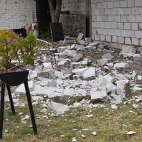 Otro derrumbe en Neuquén: una camioneta terminó destruida por los escombros