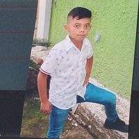 A punta de pistola, le arrebatan su hijo de 9 años mientras esperaban el camión