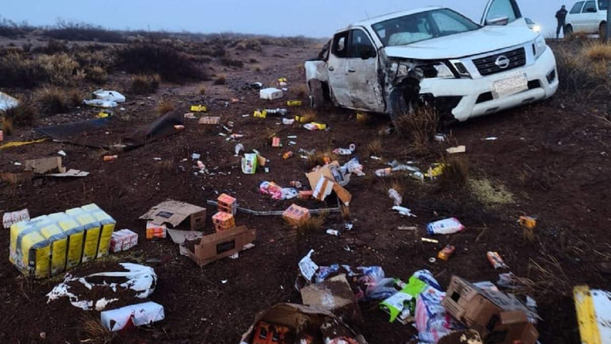 La camioneta Nissan se dirigía hacia Piedra del Águila. Fuente (La Voz del Neuquén)