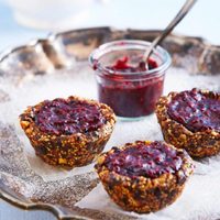Canastitas de avena, frutilla y chocolate: la receta que necesitás para empezar la semana con algo dulce
