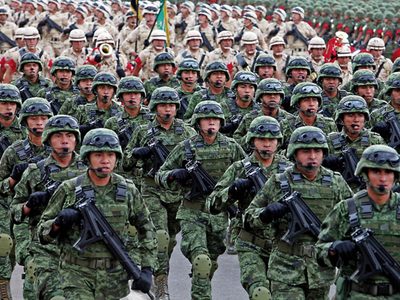 AMLO, acotado por las Fuerzas Armadas