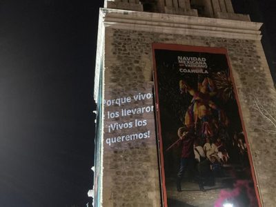 Proyectan imágenes de desaparecidos en la Catedral de Santiago, Coahuila (Video)