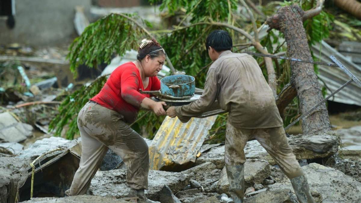 Más de 150 familias de las colonias Morelos y Las Granjas Parte Alta, en Poza Rica, Veracruz, perdieron todo tras la reciente inundación; muchas viviendas quedaron destruidas