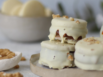 Alfajores de chocolate blanco y nuez: una bomba de sabor que vas a amar para la merienda o desayuno de este domingo