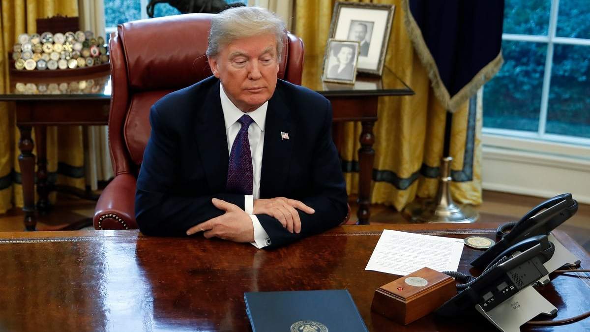 El presidente de Estados Unidos, Donald Trump, en su despacho en la Casa Blanca. Fuente: (Twitter)