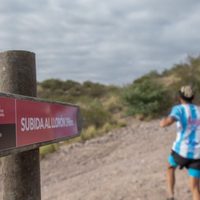 Construyen carteles turísticos con plásticos reciclados