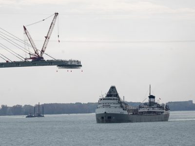 Trump amenaza con bloquear la apertura de un nuevo puente entre Detroit y Canadá