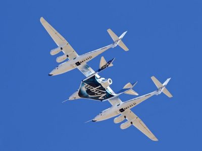 Investigadores italianos llegan al borde del espacio en avión de Virgin Galactic