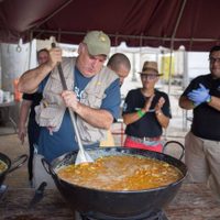 Chef transforma restaurantes en cocinas comunitarias