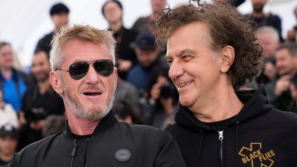Sean Penn y el director Jean-Stephane Sauvaire en la presentación del filme "Black Flies"