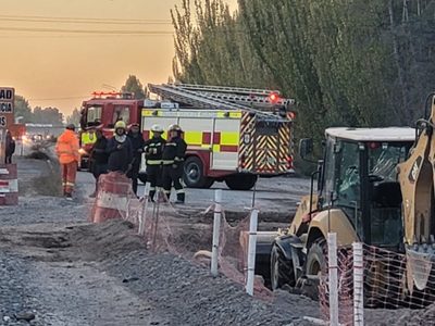 Parece costumbre: rompieron nuevamente un caño de gas en la ruta 7 en Centenario