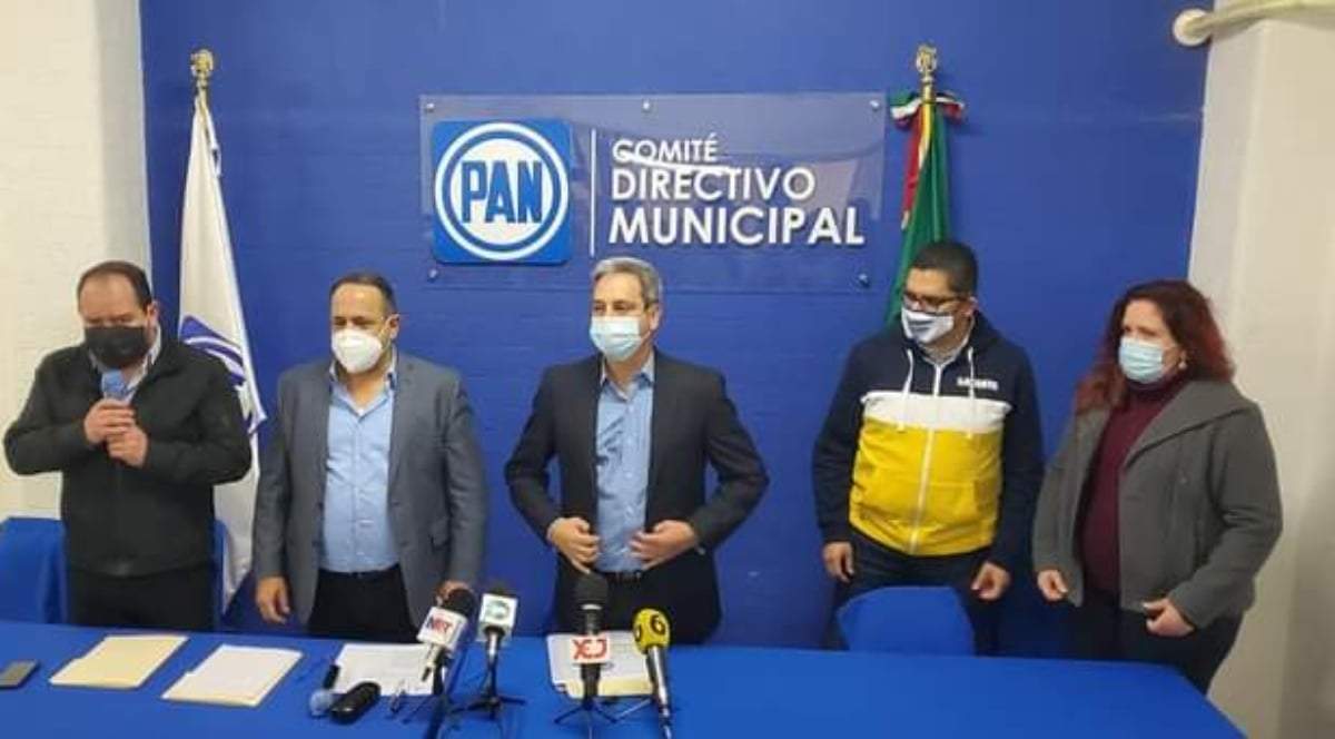 El fiscal de Chihuahua en su registro como aspirante a la candidatura a la presidencia municipal de Ciudad Juárez