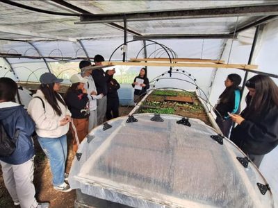 Alumnos de la EPEA de Plottier viajaron a la región de Los Lagos para conocer sobre procesos productivos