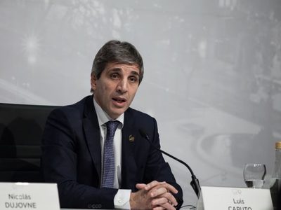 Luis Caputo buscaría venderle YPF y el fondo de la ANSES a Wall Street