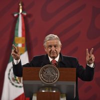 AMLO aplaude al poder judicial por "proceso de renovación" y al legislativo por "reformas benéficas"