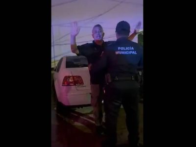 Destituyen a alto mando policiaco de Cancún tras amenazar, en estado de ebriedad, a un reportero