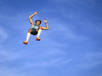 Armand Duplantis rompe su récord del mundo en pértiga
