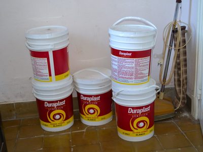 Con un balde de pintura vacío y un poco de soga: creá esta coqueta bandeja para tu casa
