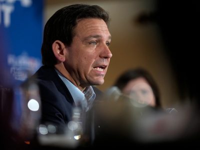 Demandan a Florida por ley que impide que ciudadanos chinos y otros compren propiedades