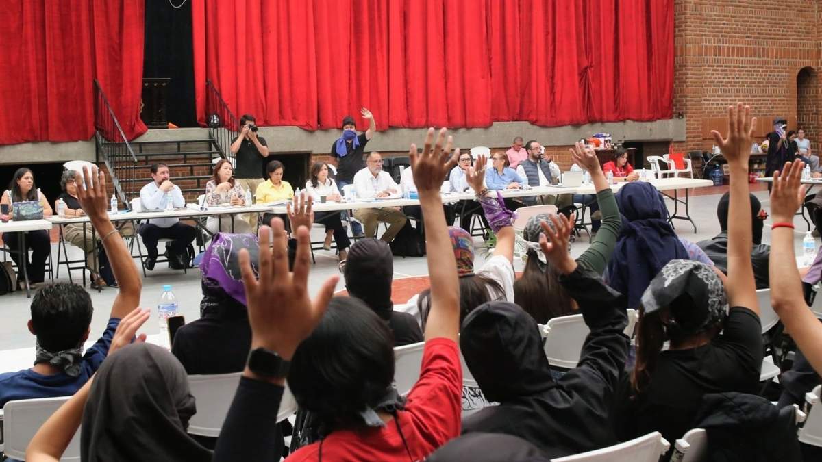 El diálogo entre la comunidad estudiantil y las autoridades de la UAEM