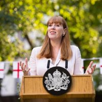 En medio de un escándalo, renunció la viceprimera ministra de Reino Unido