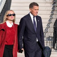 Trump suspende credenciales de exfuncionarios de inteligencia por carta sobre laptop de Hunter Biden