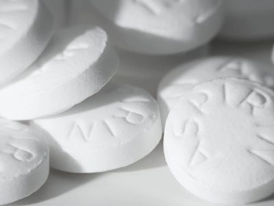 Aspirina y omeprazol pueden causar graves daños a la salud si se consumen en exceso: expertos