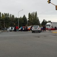 Familias de la Escuela 351 de Plottier cortaron la Ruta 22 por falta de gas
