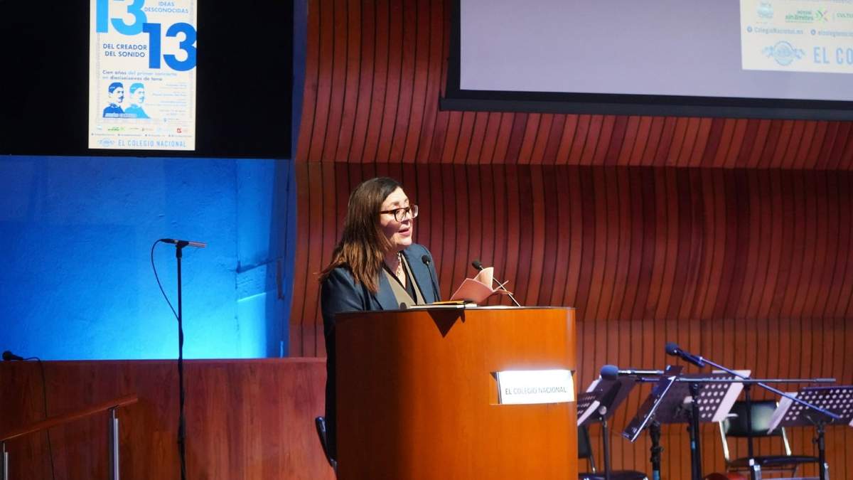 Gabriela Ortiz en el Colegio Nacional