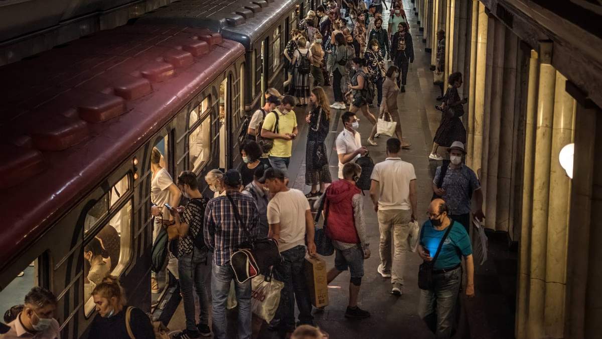 Metro de Moscú en junio pasado. Fuente: (Twitter)
