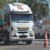 Camioneros paran en el norte del país: hasta 16 horas para un control sanitario