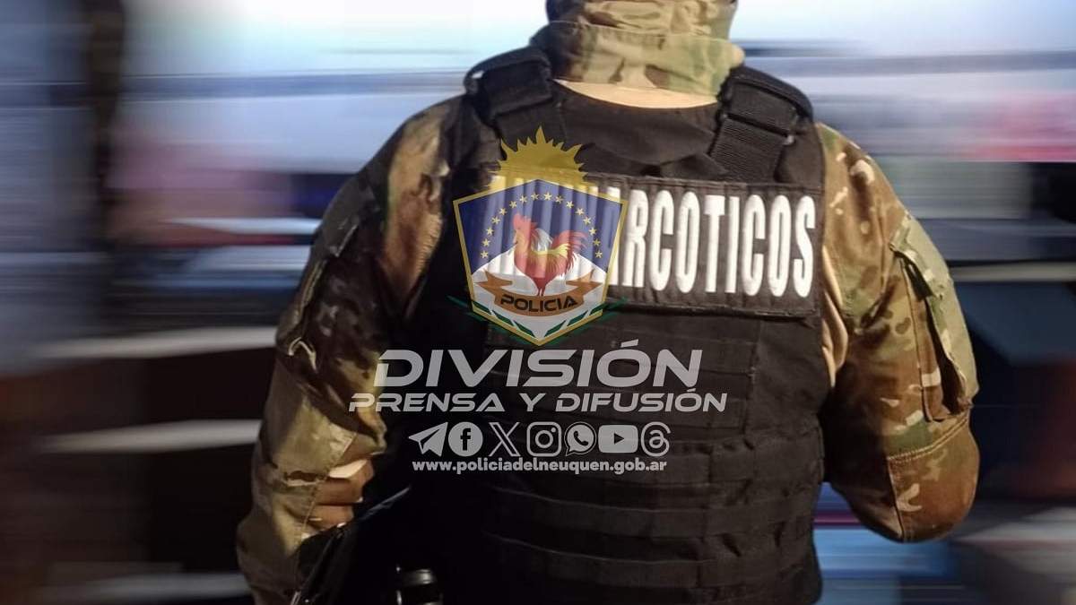 Hubo un gran despliegue de la división Antinarcóticos en el barrio Belgrano. Fuente: (Policía de Neuquén)