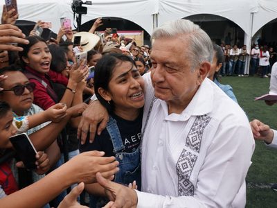"Le voy a entregar la banda presidencial a alguien que piensa como yo": AMLO