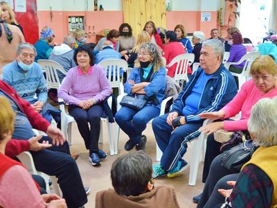 En Plaza Huincul se sensibilizó sobre la violencia en personas mayores