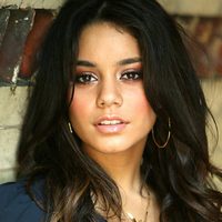 ¿No le dio frío? Vanessa Hudgens exhibe su figura sin importar la nieve ¡Qué trajecito de baño!