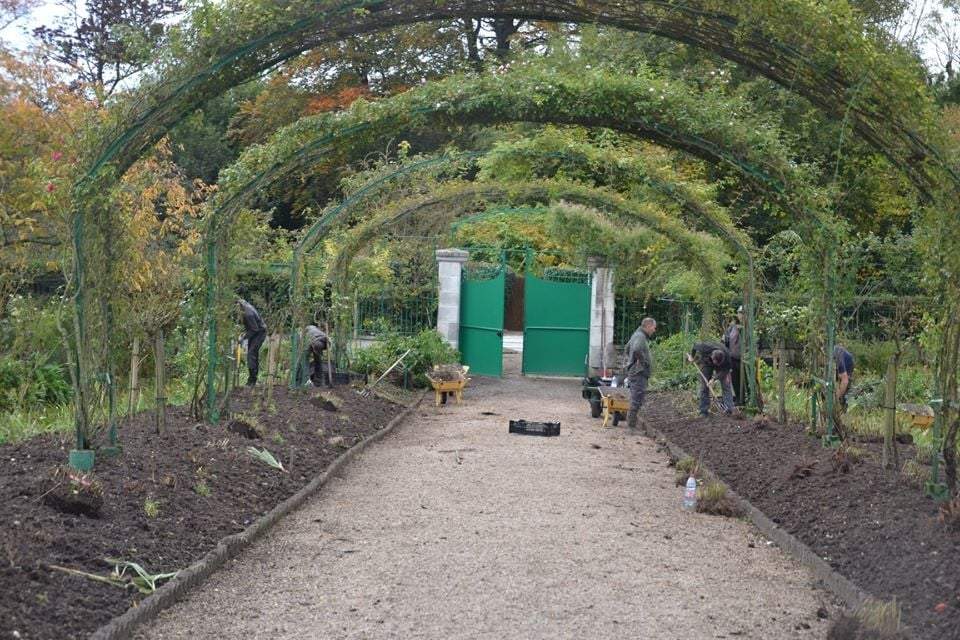 Cómo cuidan el jardín de la casa de Monet. Fuente: (Facebook)
