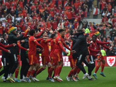 Gales vence a Ucrania y clasifica a un Mundial después de 64 años de ausencia