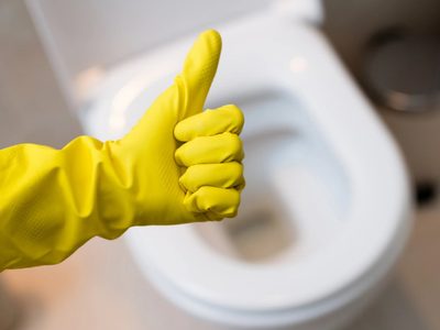 El truco facilísimo para eliminar las manchas amarillas de tu inodoro sin usar ni una sola gota de lavandina