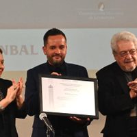 La poesía se impone, Christian Peña recibe el 69º Premio Xavier Villaurrutia