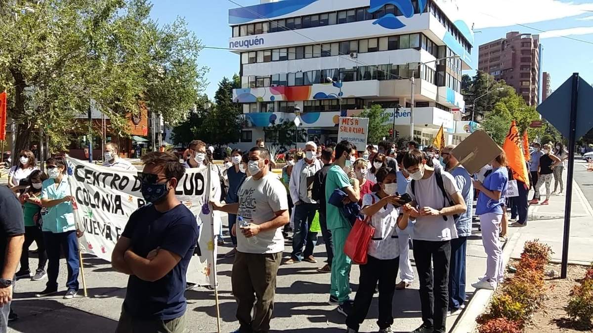 Protesta de SIPROSAPUNE y SEN en Neuquén. Fuente: (Twitter)