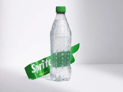 No tires las botellas de plástico: así de útiles son para nutrir tus plantas en maceta o tierra