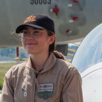 Hace escala en Veracruz la piloto de 19 años Zara Rutherford, quien busca el récord Guinness