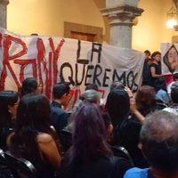 Irrumpen exposición de Francisco Toledo con protesta por desaparición de la artista Frany Arteaga