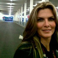 Investigan a la modelo Montserrat Oliver por participar en la compra ilegal de un predio en Colombia