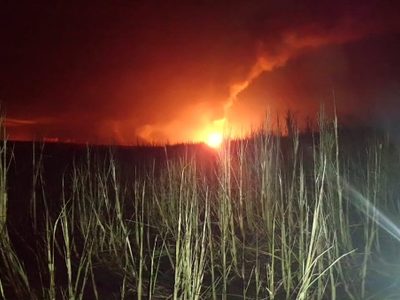 Mueren dos presuntos huachicoleros al explotar ducto de Pemex en Tabasco  (Video)