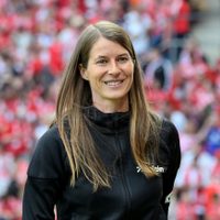 Marie-Louise Eta se convierte en la primera mujer entrenadora en ganar un partido de la Bundesliga