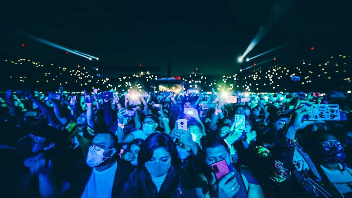 65 mil fans en el cumpleaños 27 del Panteón Rococó